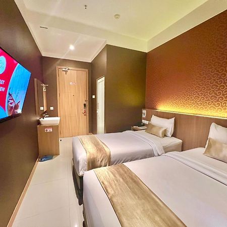 מדאן Deli Hotel מראה חיצוני תמונה