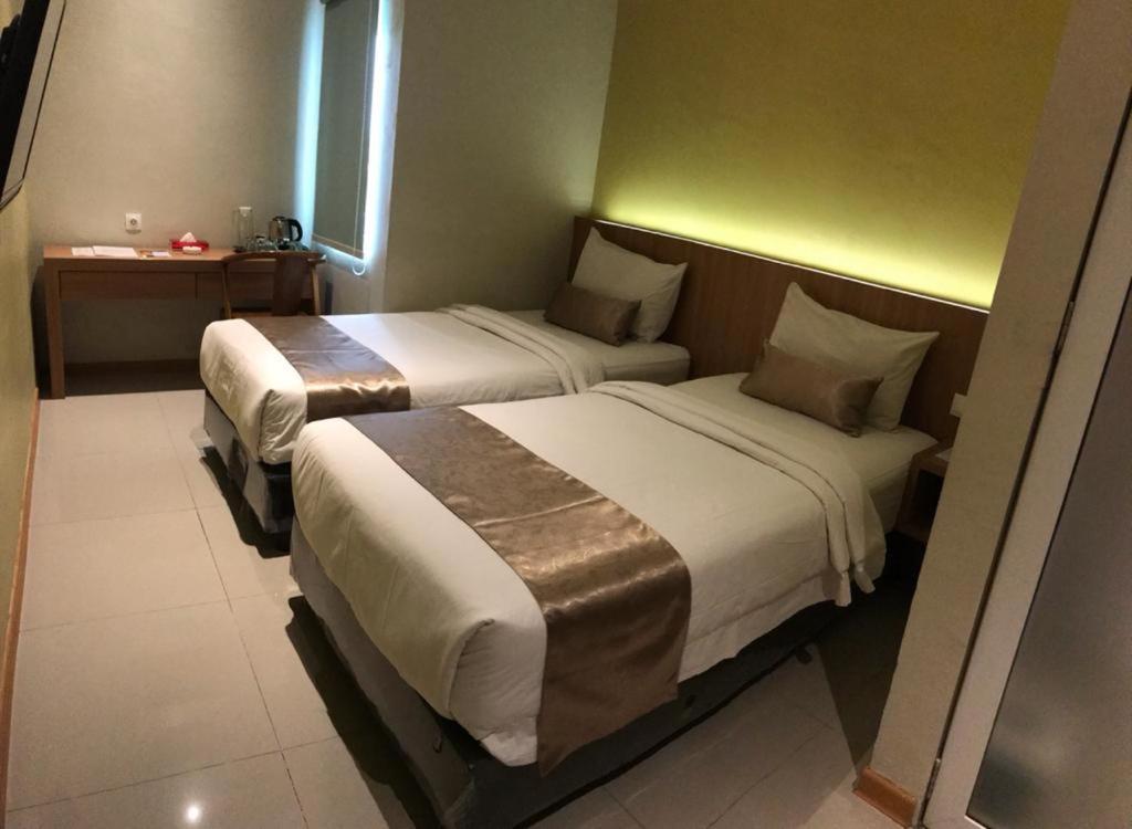 מדאן Deli Hotel מראה חיצוני תמונה