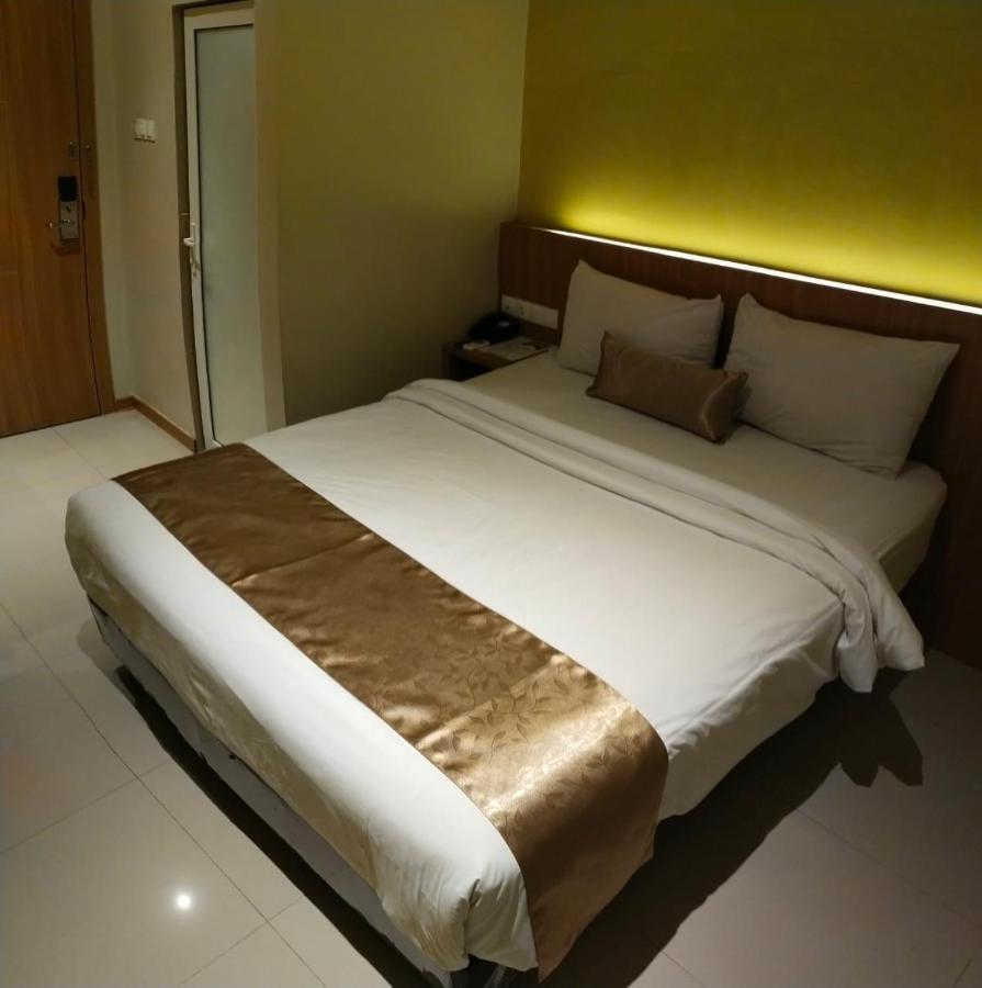 מדאן Deli Hotel מראה חיצוני תמונה