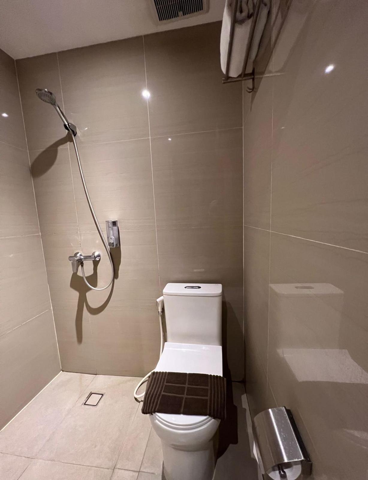 מדאן Deli Hotel מראה חיצוני תמונה