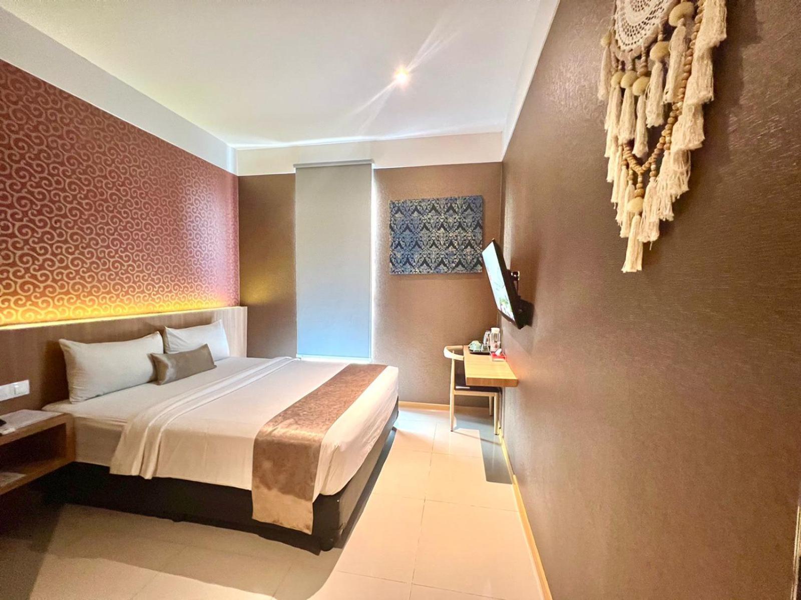 מדאן Deli Hotel מראה חיצוני תמונה