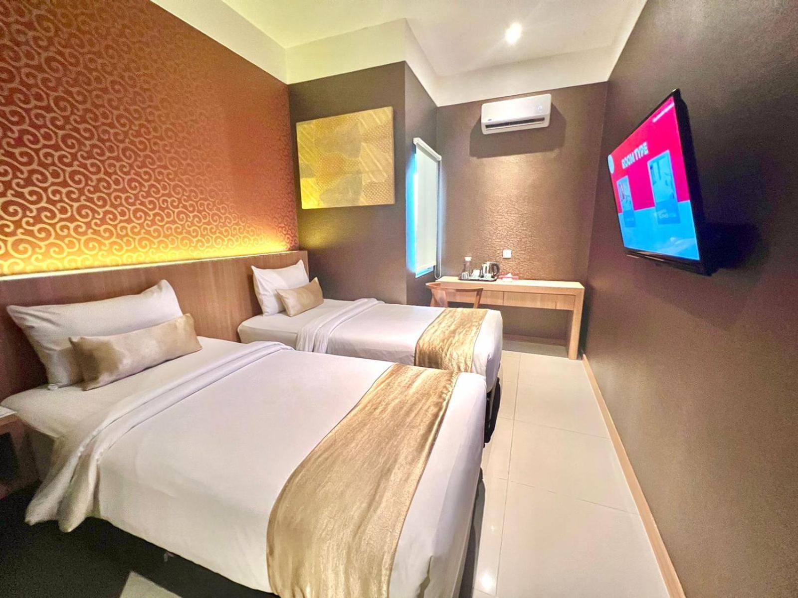 מדאן Deli Hotel מראה חיצוני תמונה