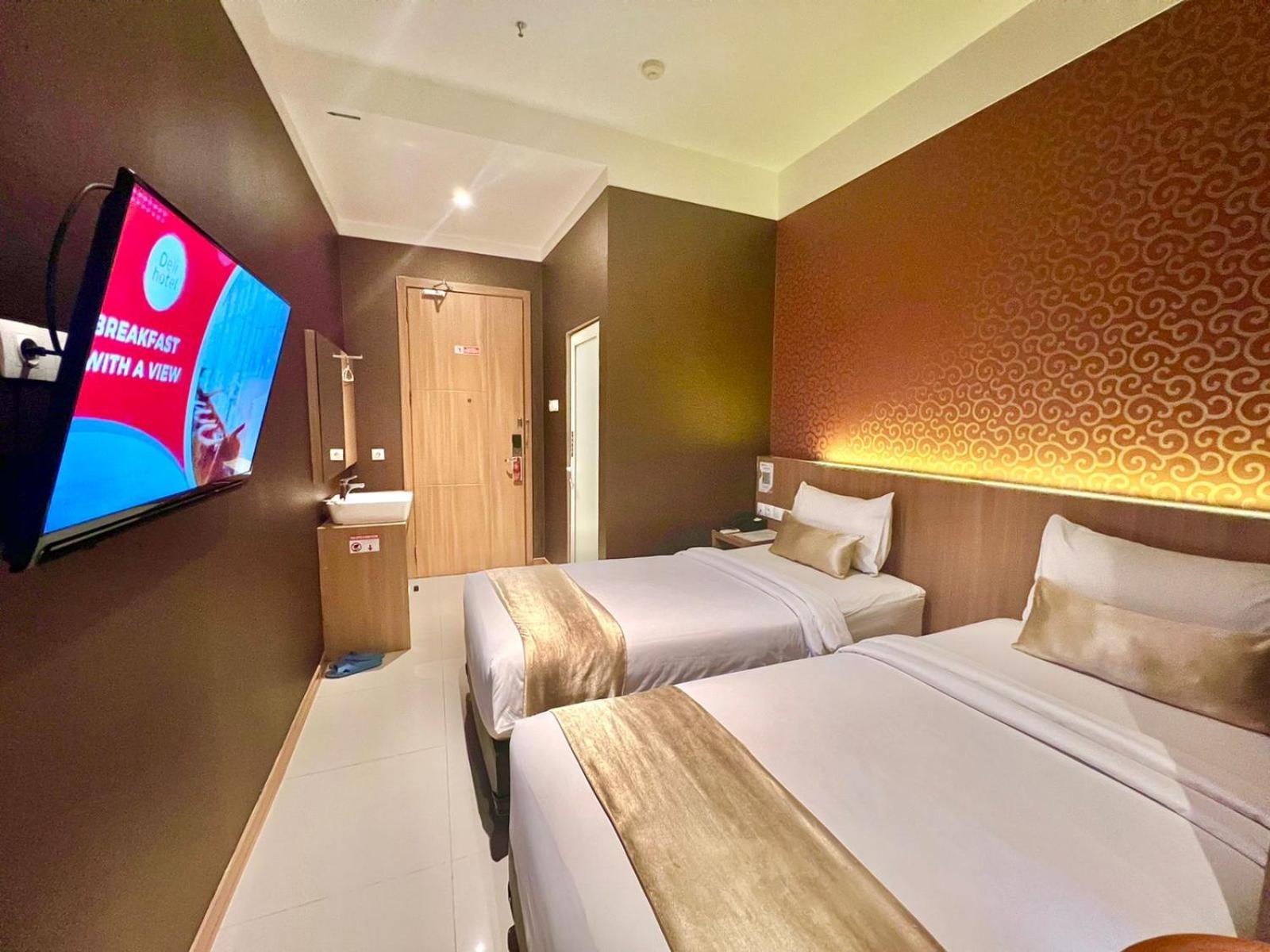מדאן Deli Hotel מראה חיצוני תמונה