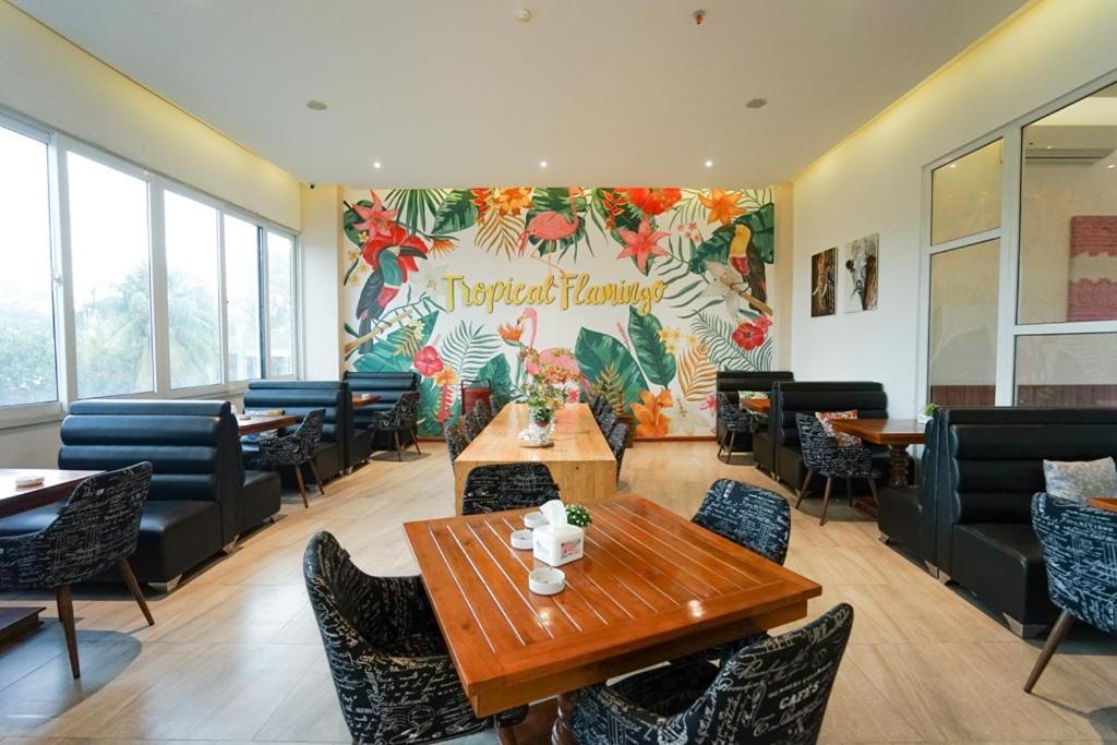 מדאן Deli Hotel מראה חיצוני תמונה