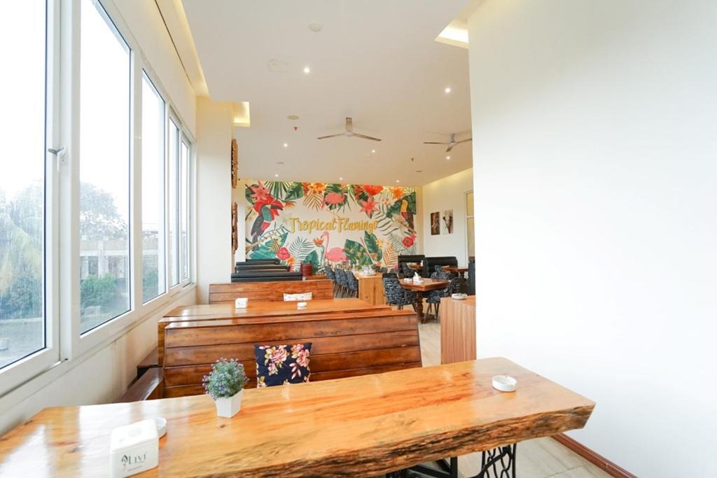 מדאן Deli Hotel מראה חיצוני תמונה