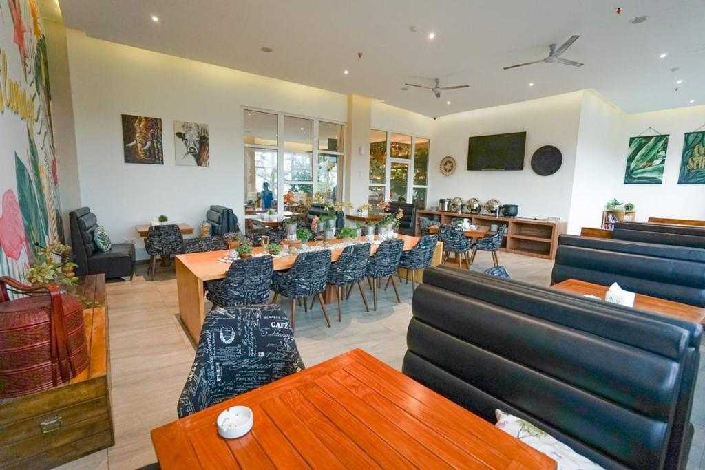מדאן Deli Hotel מראה חיצוני תמונה