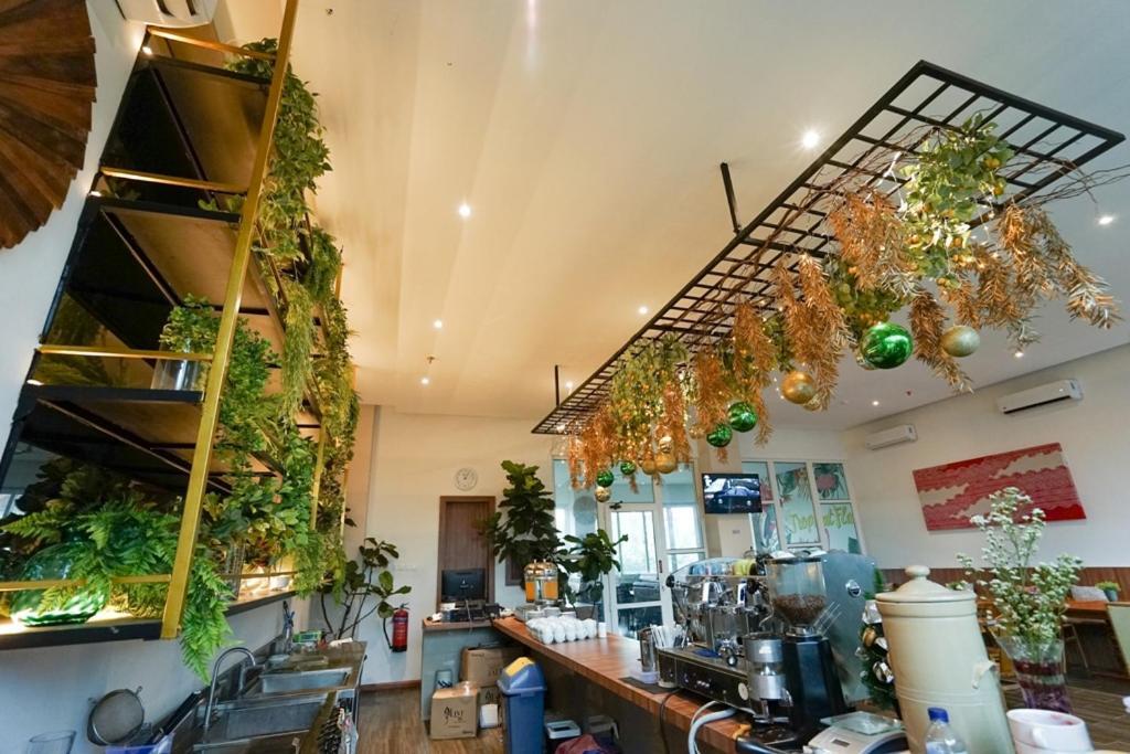 מדאן Deli Hotel מראה חיצוני תמונה