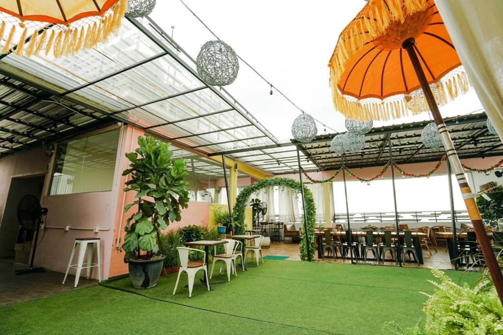 מדאן Deli Hotel מראה חיצוני תמונה